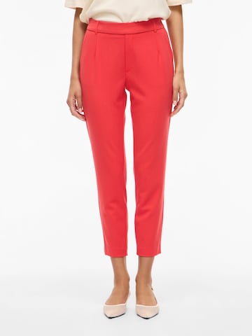 Slimfit Pantaloni con pieghe 'VIVarone' di VILA in rosso: frontale