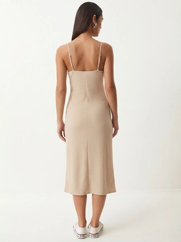 Happiness İstanbul Kleid in Beige