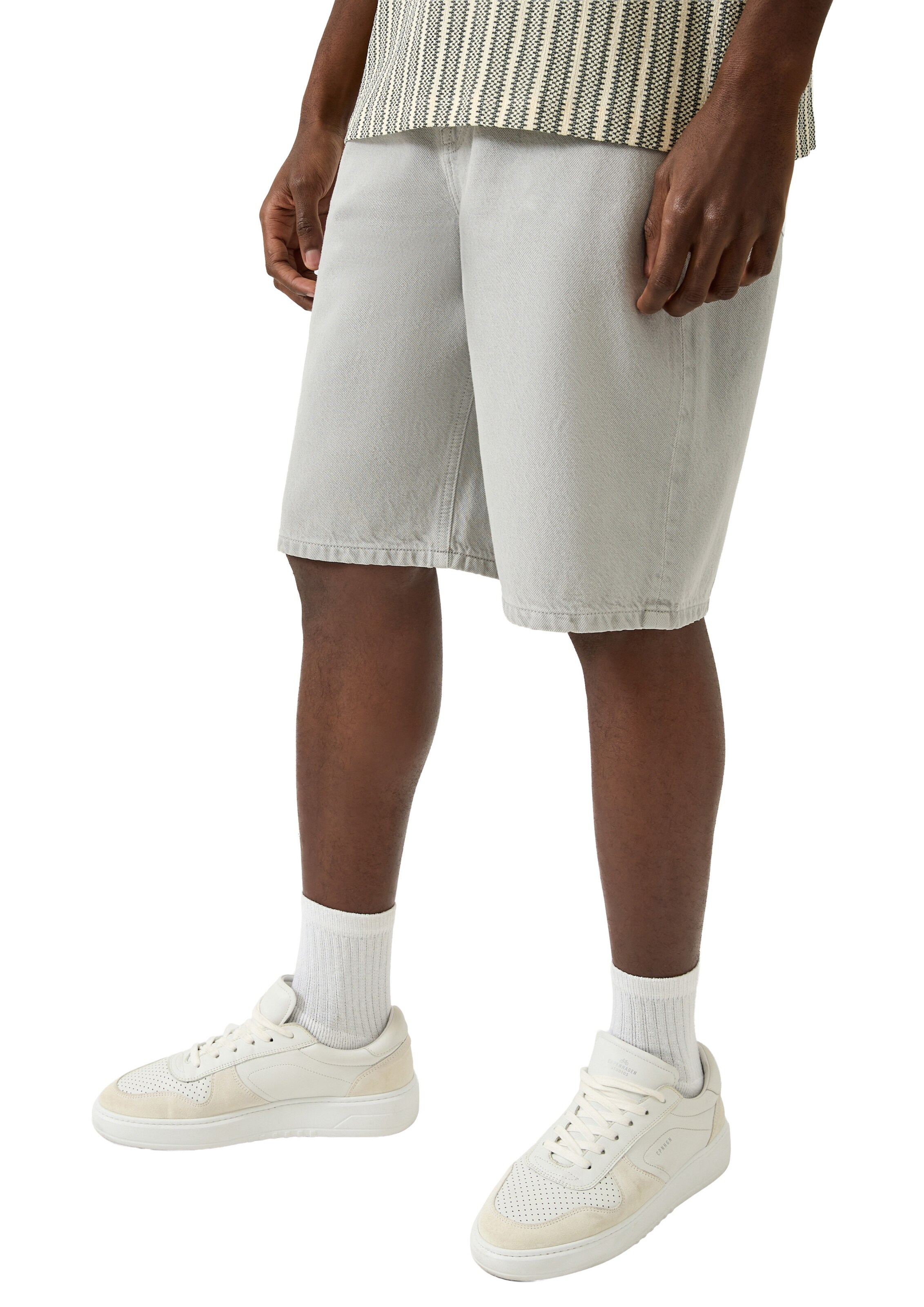 QS Loosefit Jeans in Grijs: voorkant