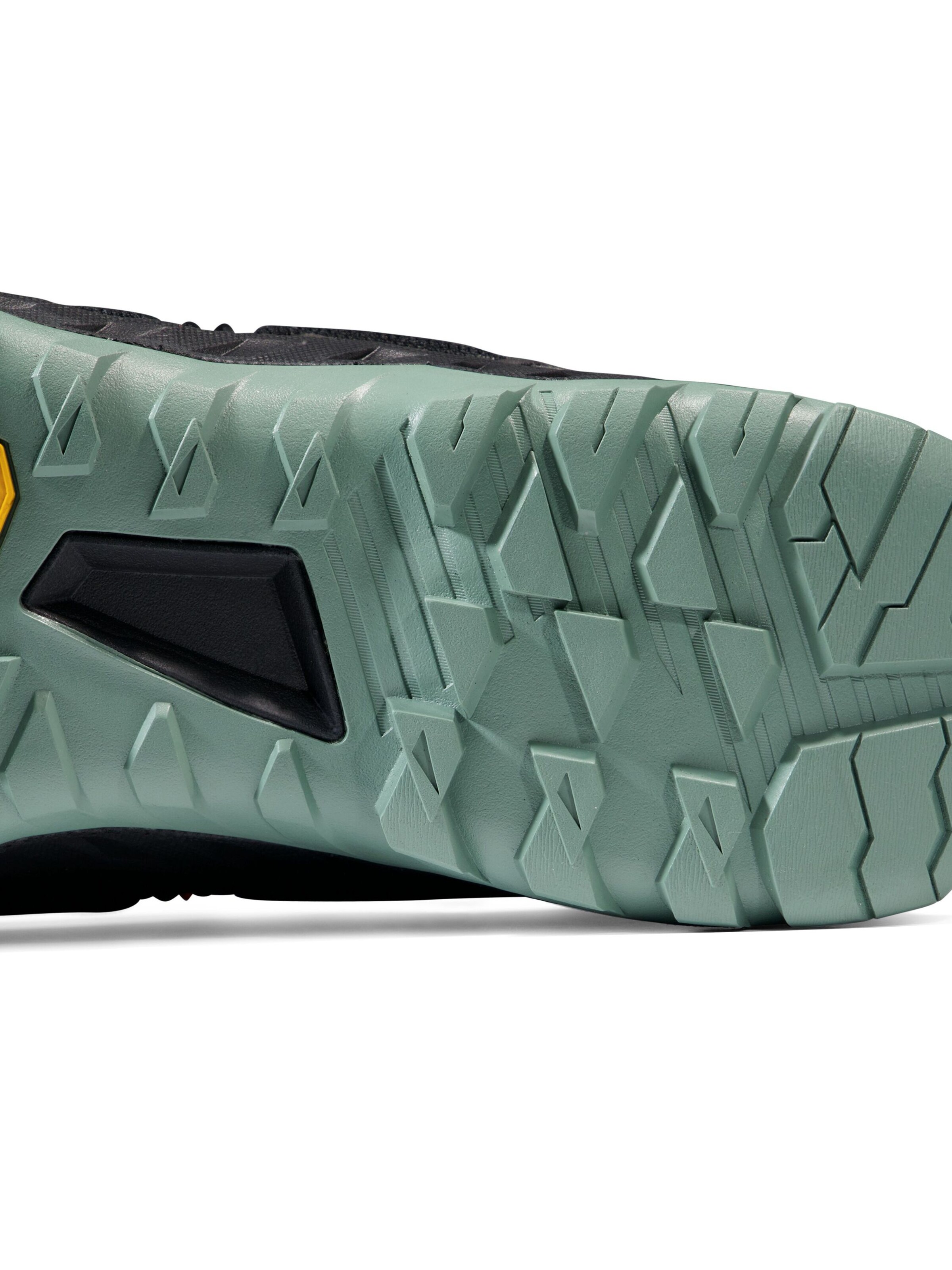 MAMMUT Flats in Black