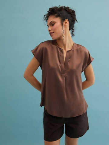 Chemisier SILK & CASHMERE en marron : devant