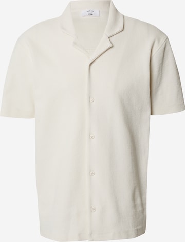 DAN FOX APPAREL - Regular Fit Camisa 'Leon' em branco: frente