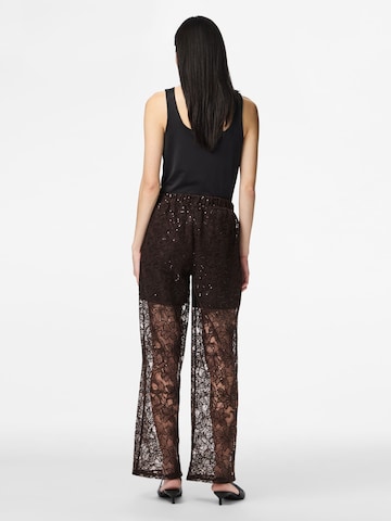 regular Pantaloni 'PCLOUISE' di PIECES in marrone