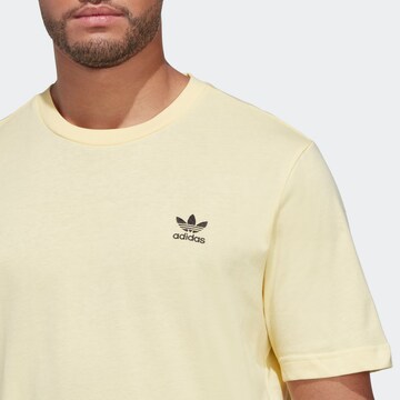 ADIDAS ORIGINALS T-shirt 'Trefoil Essentials' i gul