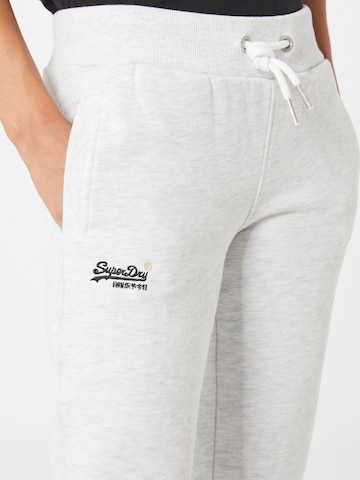 Effilé Pantalon Superdry en blanc