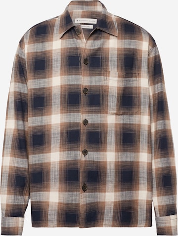By Garment Makers - Ajuste confortable Camisa 'Storm' en marrón: frente