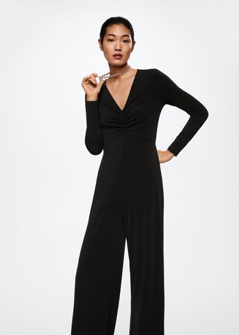 Tuta jumpsuit 'Pomba' di MANGO in nero