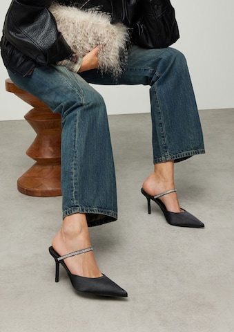 SACHA Pumps in Black