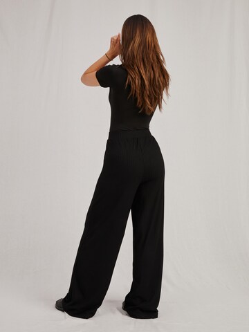 A LOT LESS Wide leg Trousers 'Tamlyn' in Black