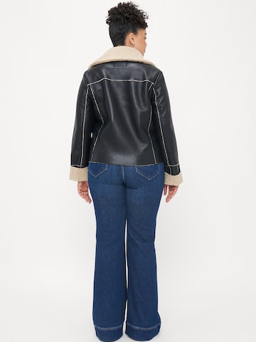 Veste mi-saison 'CARDora' ONLY Carmakoma en noir