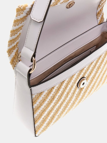 GUESS Schultertasche 'Simona' in Beige