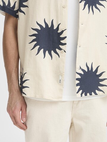 !Solid - Ajuste confortable Camisa 'SDPargav' en beige