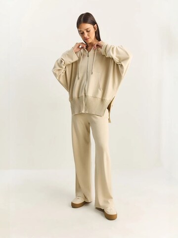 Completo pantalone di Bianco Lucci in beige