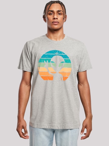 T-Shirt 'Alien Piece Sonnenuntergang' F4NT4STIC en gris : devant
