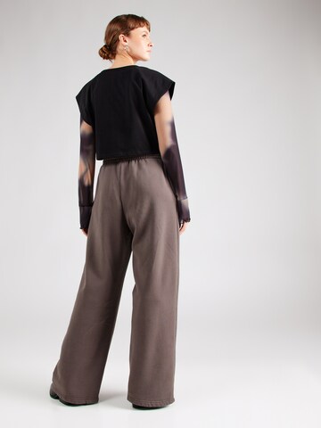 Wide leg Pantaloni di WEEKDAY in marrone