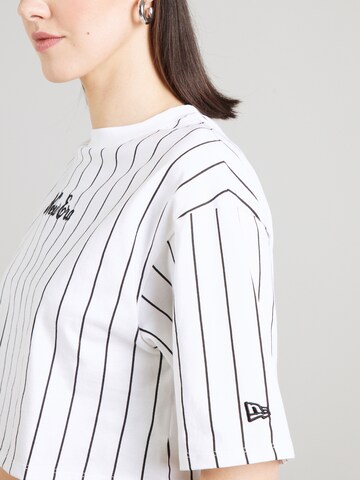 NEW ERA T-shirt i vit