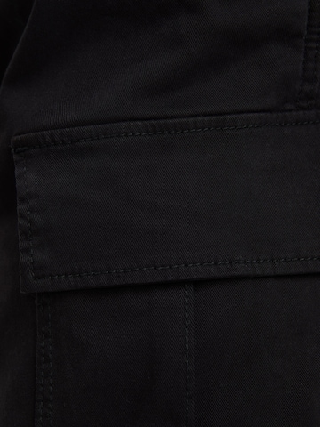 BershkaTapered Cargo hlače - crna boja