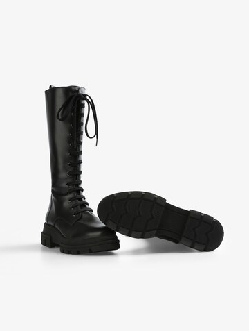 Scalpers Bootsit 'Olivia' värissä musta