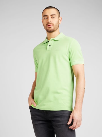 BOSS T-shirt 'Prime' i grön: framsida
