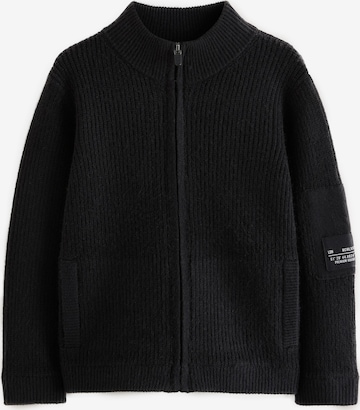 Next Neuletakki värissä musta: etupuoli