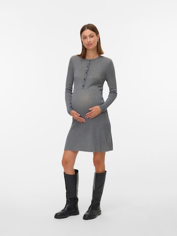 MAMALICIOUS Pletené šaty 'MLOFELIA LIA' - Sivá