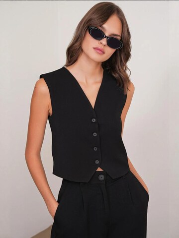 MixRay Vest in Black: front