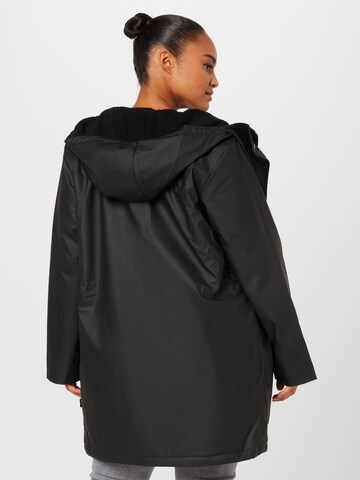 ONLY Carmakoma Ανοιξιάτικο και φθινοπωρινό παλτό 'NEW SALLY' σε μαύρο
