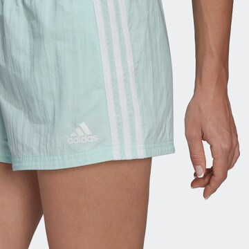 ADIDAS SPORTSWEAR Regularen Športne hlače 'Essentials' | zelena barva