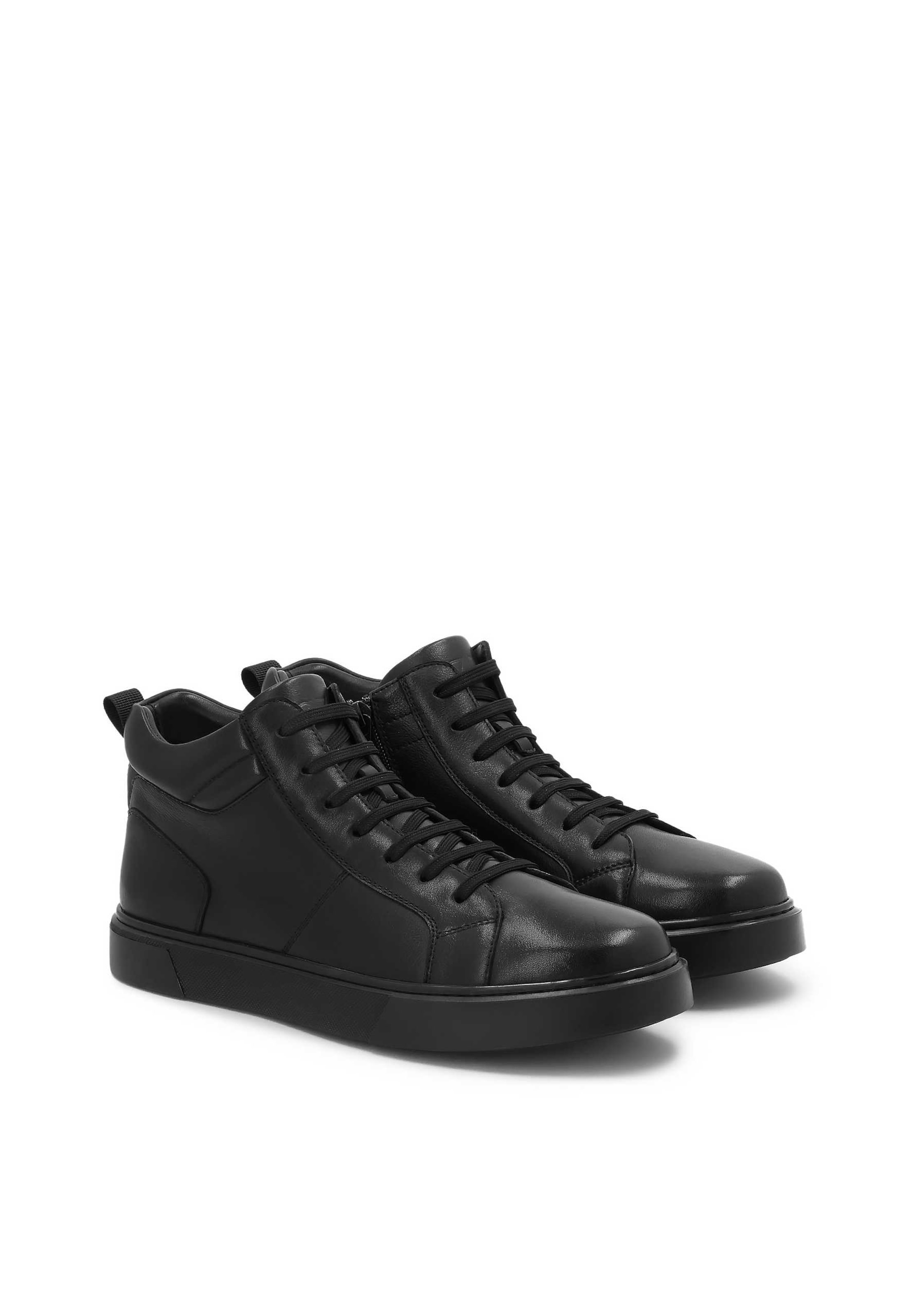 Sneaker low de la Kazar pe negru