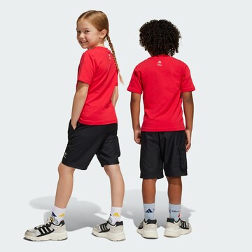 Completo per l'allenamento 'Adidas x Disney Mickey Mouse' di ADIDAS SPORTSWEAR in rosso