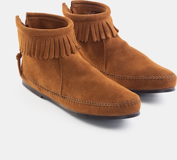 Minnetonka Bootie in Brown