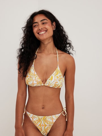 NA-KD Triangle Bikini Top in Yellow: front