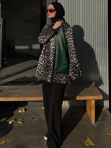 Maglietta '%100 Cotton Shirt' di Touché Privé in marrone