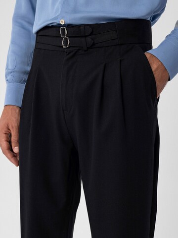 regular Pantaloni con pieghe di Antioch in nero