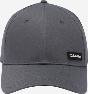 Calvin Klein غطاء بلون رمادي