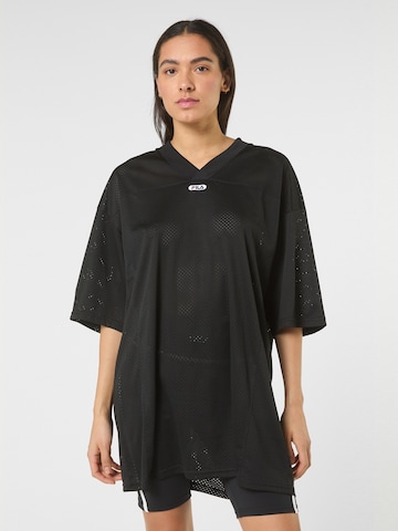 FILA - Vestido 'CAPALLE oversized v-neck mesh t-shirt dress' en negro: frente