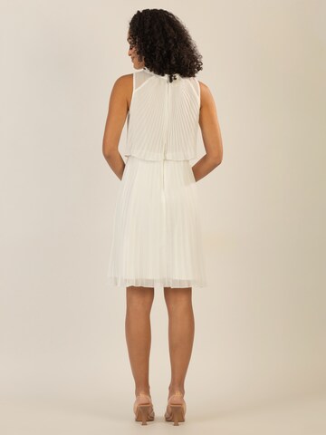 APART Kleid in Beige