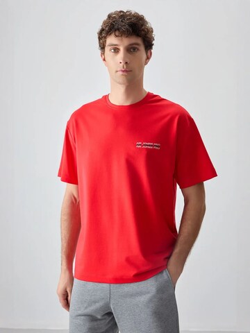 Tommy Life T-Shirts in Rot: Vorderseite