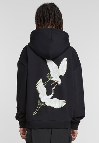 Bluză de molton 'Fortune Cranes' de la MT Upscale pe negru