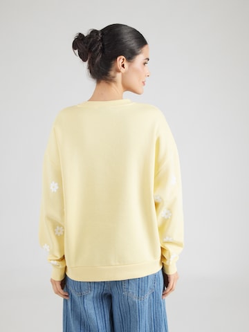 PIECES - Sudadera 'PCKALINKA' en amarillo