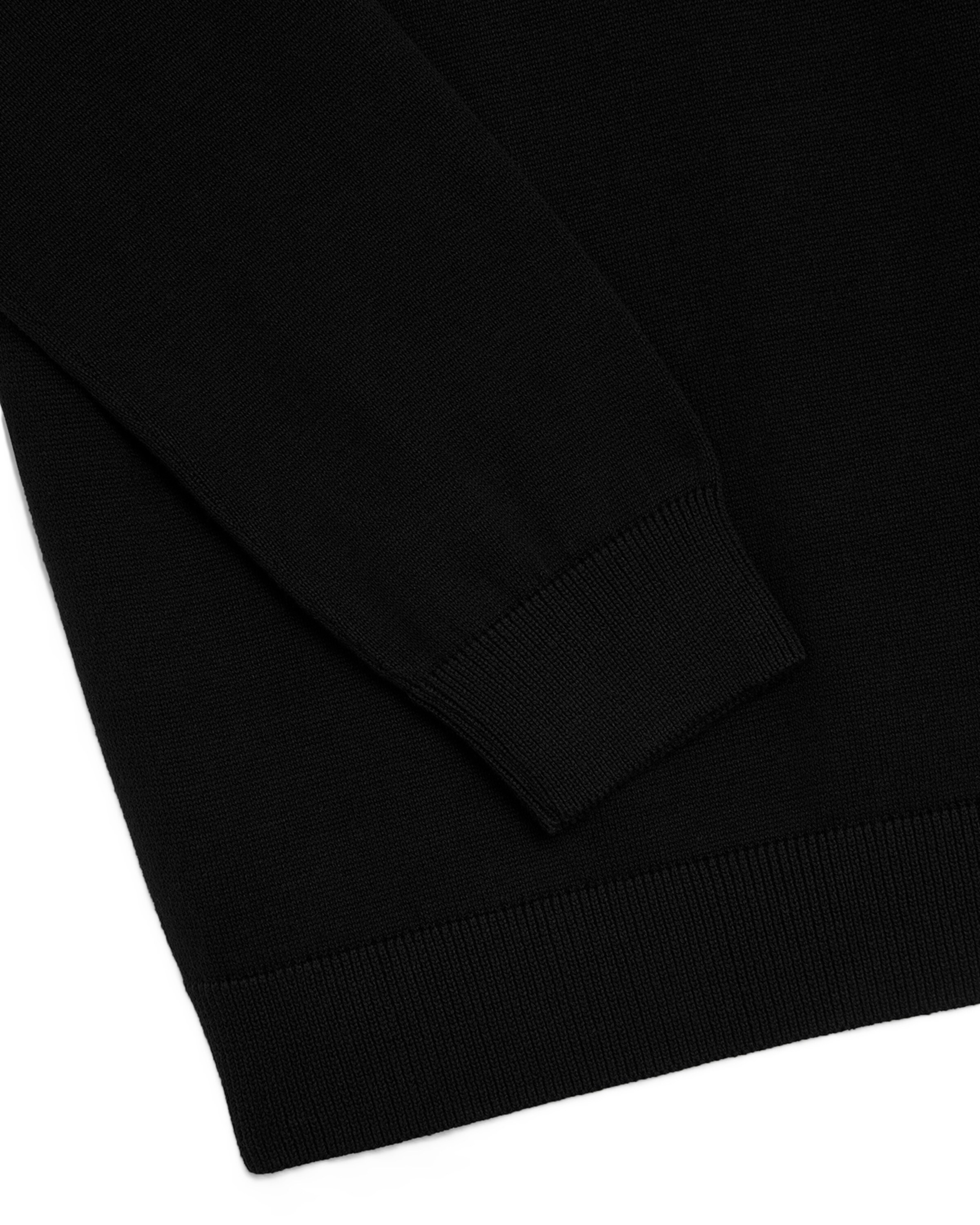 Lyle & Scott Sweater in Black