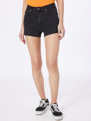 NA-KD Regular Shorts in Schwarz: predná strana