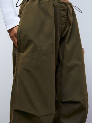 Pull&Bear Loose fit Trousers in Green