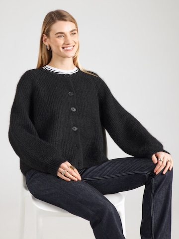 GAP Πλεκτή ζακέτα σε μαύρο: μπροστά