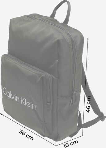 Calvin Klein حقيبة ظهر بلون أخضر