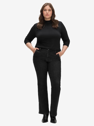 SHEEGO Bootcut Jeans in Schwarz