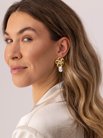 PURELEI Oorbellen 'Floral Pearly' in Goud: voorkant