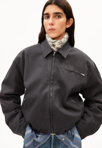 ARMEDANGELS Übergangsjacke in Grau