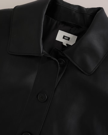 WE Fashion Φθινοπωρινό και ανοιξιάτικο μπουφάν σε μαύρο
