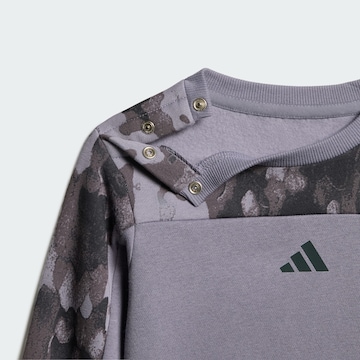 ADIDAS SPORTSWEAR - Fato de treino 'Seasonal Essentials' em cinzento